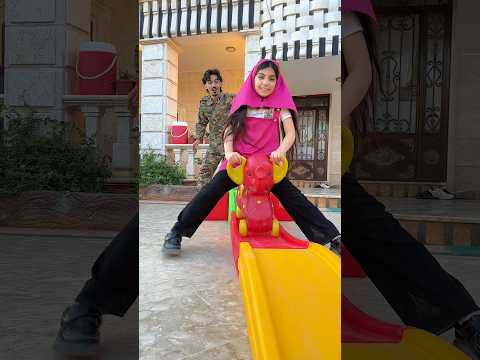 عمو الشرطي يمنعه من صعود القطار 😱😱 thumbnail