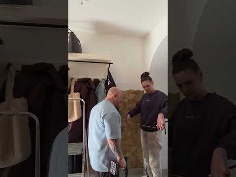 sie wollte nur helfen #shorts #spass #Spaß #comedy #viral #funnyvideos #funny #fun #funnyvideo thumbnail