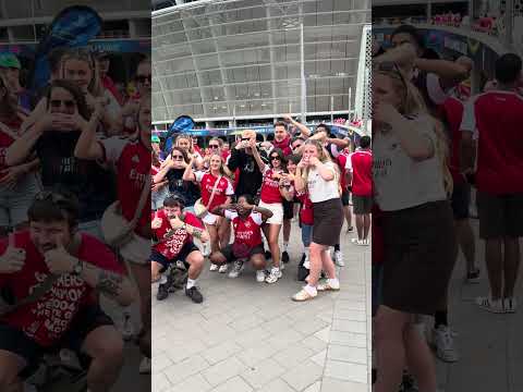 🔴 Arsenal taraftarlarından, Viktor Gyökeres sevinci... #shorts thumbnail