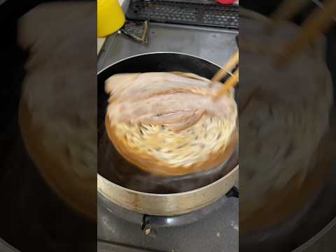 セブンの二郎系ラーメン1600kcalがやばすぎるww PDS #shorts thumbnail