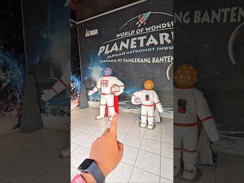 kenapa dua astronot ini kepalanya balon#trendingshorts thumbnail