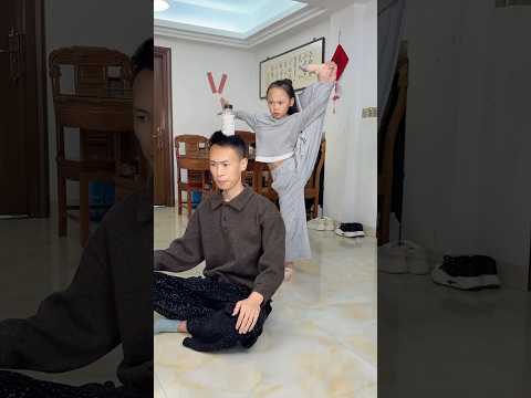 My daughter kicked three times and finally succeeded once thumbnail