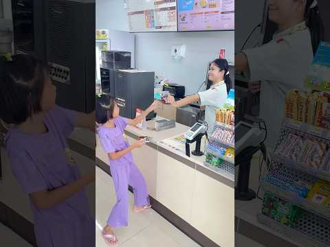 Đi mua sắm mà làm màu ghê chưa? thumbnail