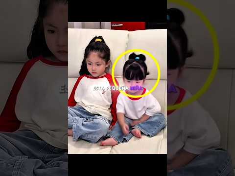 La Pequeña Niña Soñolienta Se Alejó… ¡Pero Su Hermana HIZO ESTO! 🥹💤❤️ thumbnail