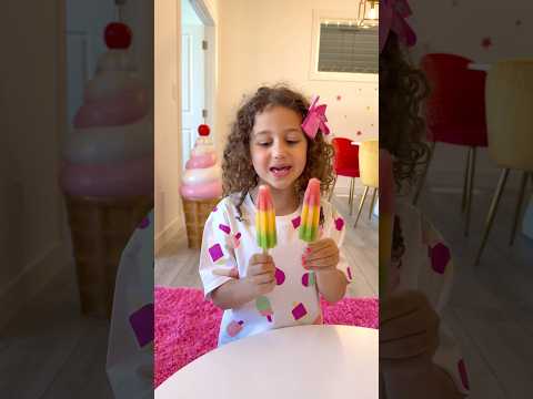 The good sister always makes happy the little Rhia thumbnail