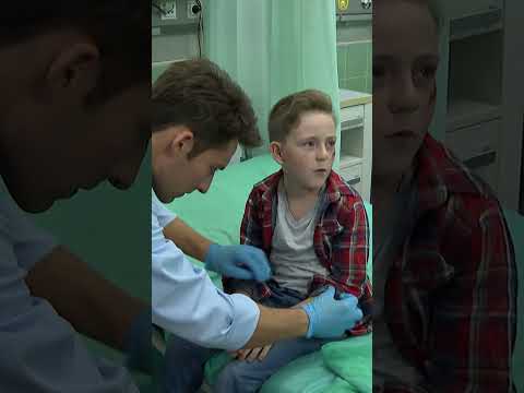 Ugryzł macochę i nazwał ją "krową"! | Szpital #shorts thumbnail