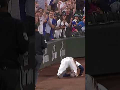 Colt Emerson ends the game with a sliding catch 😱 thumbnail