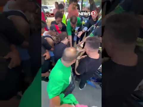 Duterte supporters, nagsisimula nang magtipon sa labas ng Senado thumbnail