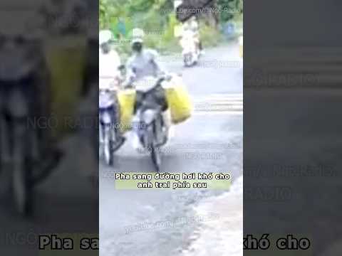Pha sang đường hơi khó cho anh trai phía sau thumbnail