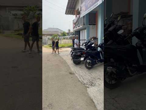 Kalian ada ga temen yg anaknya tu, suka ngotak ngatik celengan buat beli jajan #shorts #lucu #kocak thumbnail
