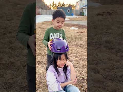 Little brother helps sister wear safety gears 👧🏻❤️👶🏻 thumbnail