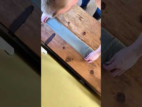 ¿Por qué el ejército enrolla la ropa de esta manera? #shorts #military #lifehack thumbnail