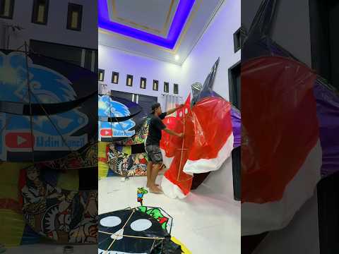 Servis layangan rusak #kreatif #layangan #gapangan #kite #shorts thumbnail