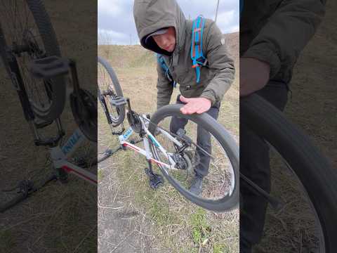 ЛАЙФХАК Как очистить руки от грязи  #shorts thumbnail