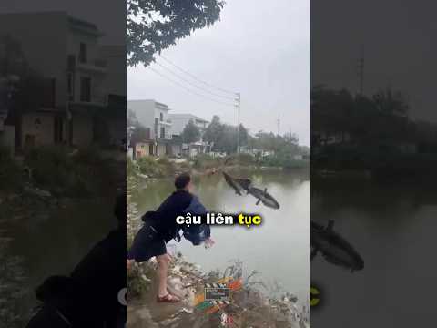 Thẳng tay đáp xe xuống hồ chỉ vì tuật xích thumbnail