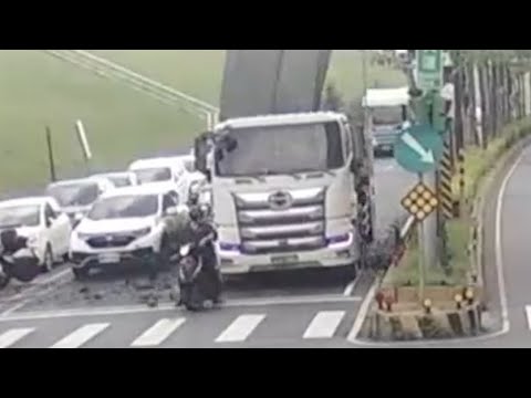 學長孔雀開屏 thumbnail