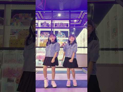DANCE TRENDS BODY PATAPATA #kembar #jogetviral #dance #trends #shorts thumbnail