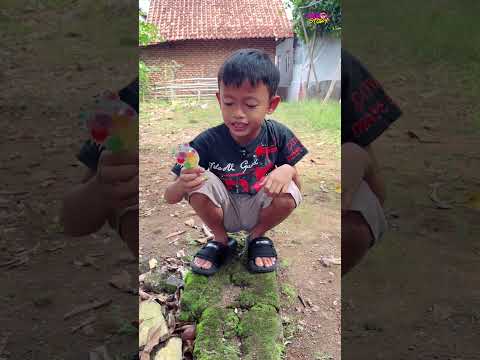 TIAN DI KASIH PERMEN KIPAS BANYAK SAMA IBU☺️🥰 #funny #hiburansegar #comedy #shorts #humor thumbnail