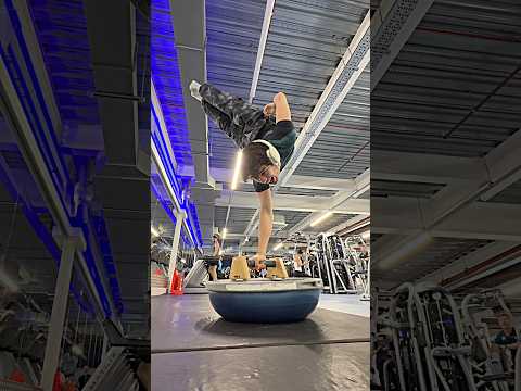 He came up to me and said THIS 🤣💀 #calisthenics #motivation #gym #gymmotivation #streetworkout thumbnail