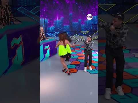 Quando os pensamentos intrusivos vencem e você ergue a calça de um MC... 👀 #ProgramaDoJoaoNoSBT thumbnail