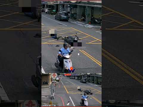 【車禍影片】老夫妻牽手過馬路... thumbnail