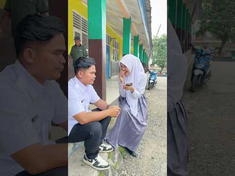 Nah gitu dong sebagai murid harus bisa hargai babeh sebagai guru kalian🙈🙄 #funny #comedy thumbnail