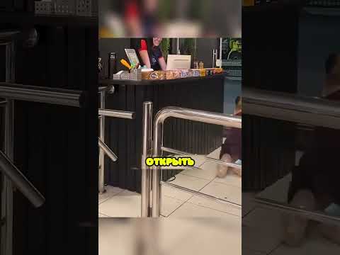 Девушки придумали безумный способ пройти в зал 😳 thumbnail