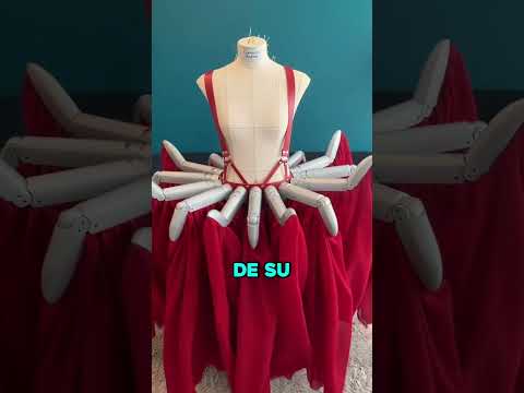 este vestido tan extraño me recuerda a una película 🤔 #shorts thumbnail