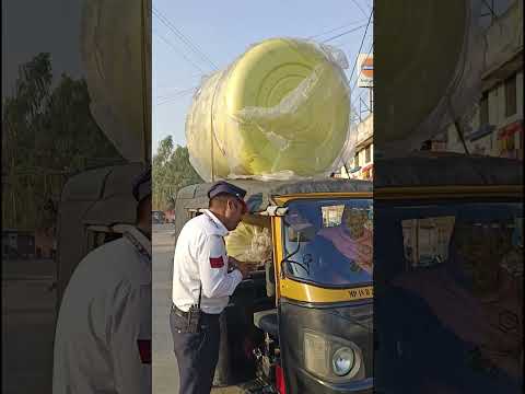 बड़े सामान Loading के लिए Auto Rickshaw सही विकल्प नहीं है! ⚠️‼️ #autorickshaw #trafficrules thumbnail