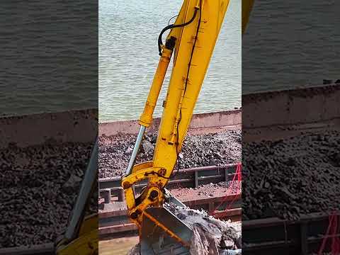 #dredging #excavator #digger #construction #komatsu #heavyequipment thumbnail