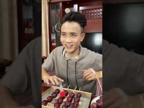 小风千方百计逃出门，居然是为了帮助孤寡老人和小女孩！#shorts #funny #搞笑 thumbnail
