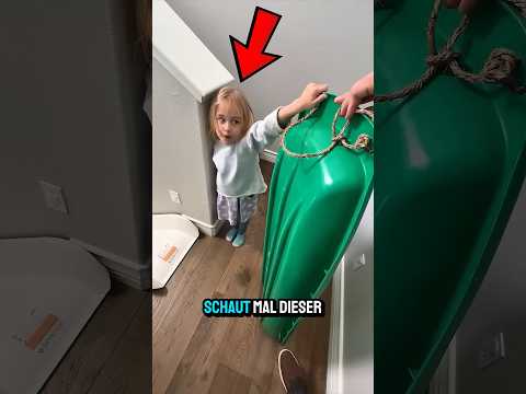 Dieser Vater hat eine Treppe in eine lustige Rutsche für seine Tochter verwandelt thumbnail