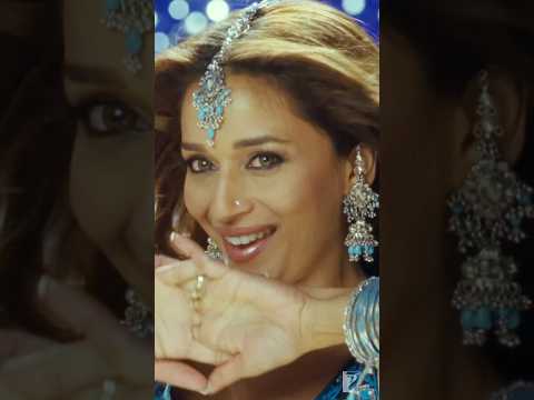 Effortless 😍 | #AajaNachle | #MadhuriDixit | #DanceSong | #Dance thumbnail