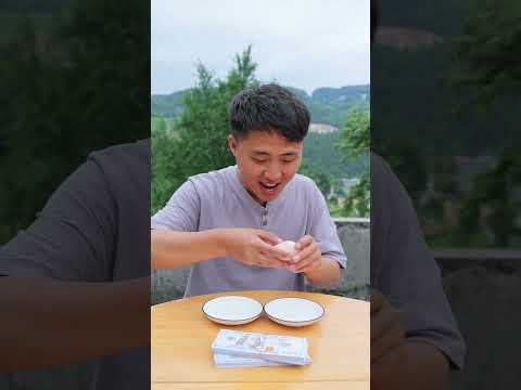 How do you separate egg yolks from egg whites？ #funny #mukbang thumbnail