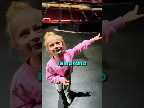 SE ARREPINTIÓ DE LLEVAR A SU HIJA A UN CONCIERTO DE SABRINA CARPENTER!! 😯 thumbnail