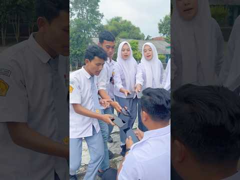 Salah siapa nitip hape di babeh🙈 #funny #comedy thumbnail