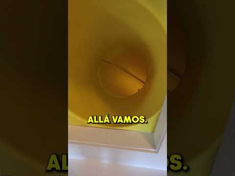 EL TOBOGÁN MÁS LOCO DENTRO DE UNA CASA!! 😂 thumbnail