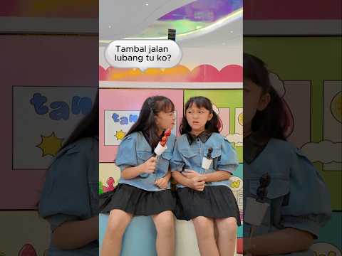 Yah ga Jadi-Jadi deh makan Tanghulu nya😄😁 #kembar #trends #veronicako #twins #shorts thumbnail