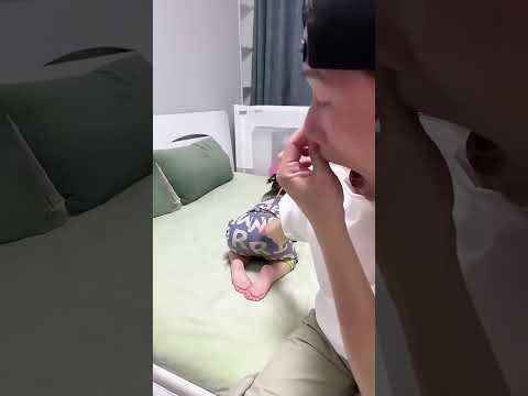 这就是活该吗？有苦说不出~~~ #人类幼崽#萌娃 #骗你生娃系列 #孩子就 thumbnail