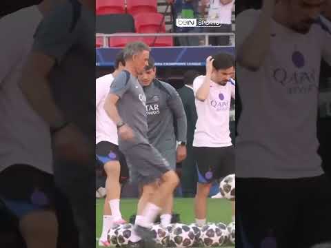 🤣 Luis Enrique qui tente le petit pont sur Vitinha ! thumbnail