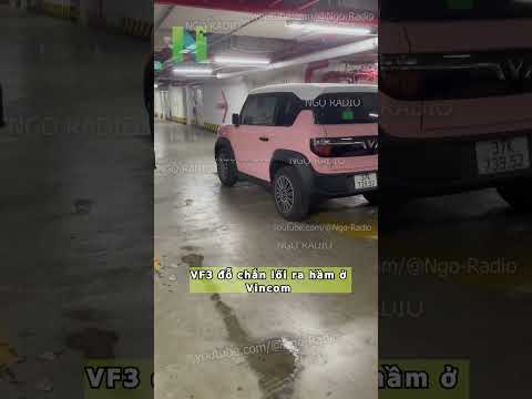 VF3 đỗ chắn lối ra hầm ở Vincom thumbnail