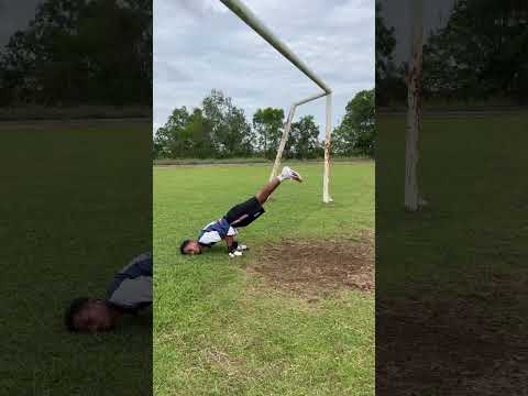 Goaaalll #skilbola #football #skills #soccer #footballskills #penalty thumbnail
