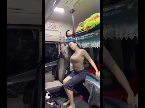 Beautiful female truck driver - Nữ tài xế xinh đẹp và cuộc sống gia đình trên xe tải #truckdriver thumbnail