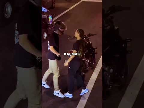 Cesur kadın motorcuya haddini bildirdi...? thumbnail