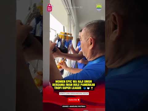TIBA DI GEDUNG MERDEKA, WA HAJI UMUH TAMPILKAN TROFI JUARA SUPER LEAGUE KEPADA RIBUAN BOBOTOH#persib thumbnail