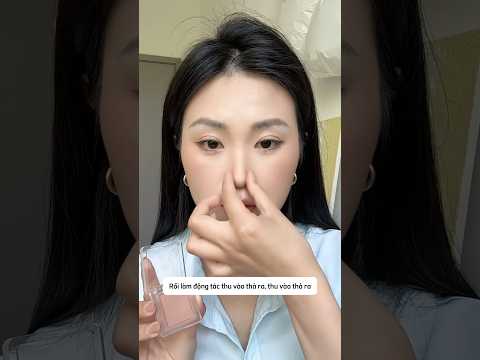Cô gái thử tạo khối trên chiếc mũi #shorts thumbnail
