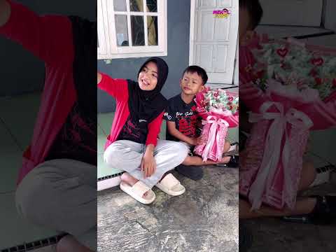 TIAN NGASIH BUKET UANG BUAT IBU☺️🥰 #funny #hiburansegar #comedy #shorts #humor thumbnail