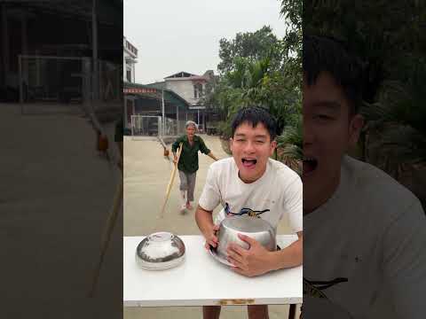 Chàng trai đã chọn phần quà to hơn và được một món quà bất ngờ to đùng.Tham thì THÂM… 🍉💔 #shorts thumbnail
