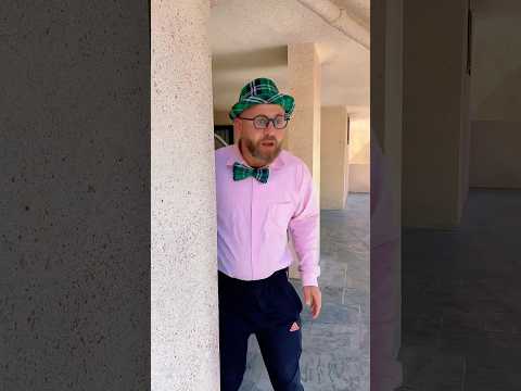 عمو محمود اعطى البنت الطعام #funny #comedy ./ماشا thumbnail