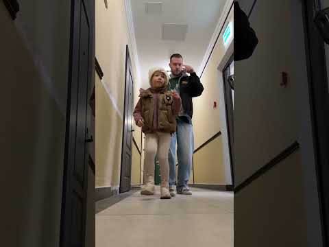 Варя учит меня движениям танца под новый трек Марины thumbnail